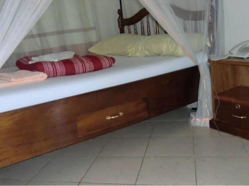 Keba Inn Lyamutundwe Luaran gambar