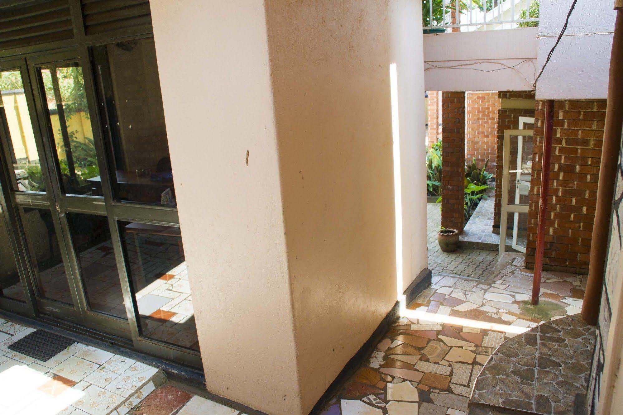 Keba Inn Lyamutundwe Luaran gambar